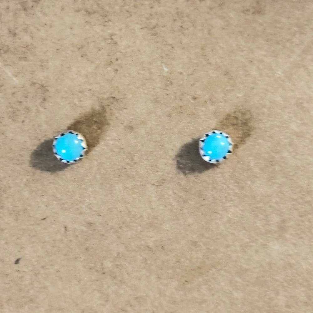 925 SS – Navajo small round Blue sleeping, beauty turquoise stud earrings - Picture 8 of 12